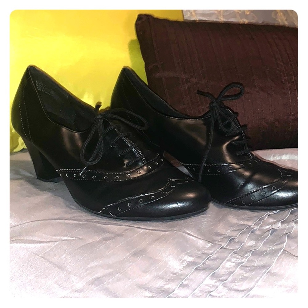 Oxford pant heels